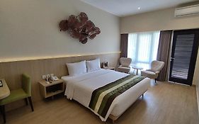 Grand Whiz Hotel Mojokerto  3*